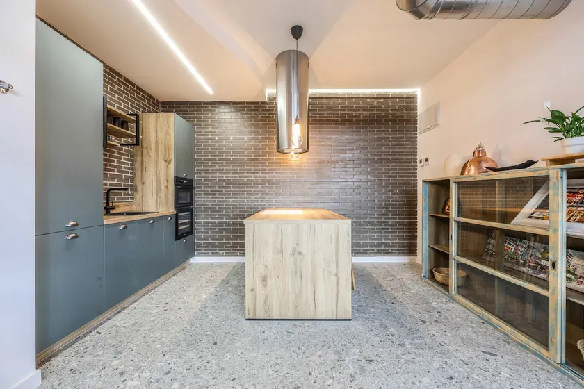 Renovated loft with a temporary rental design - Image 1