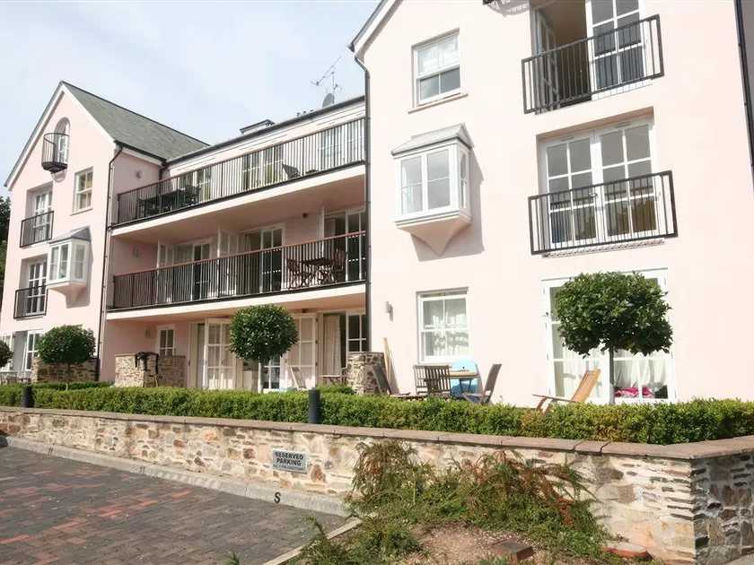 6 Combehaven - Image 1
