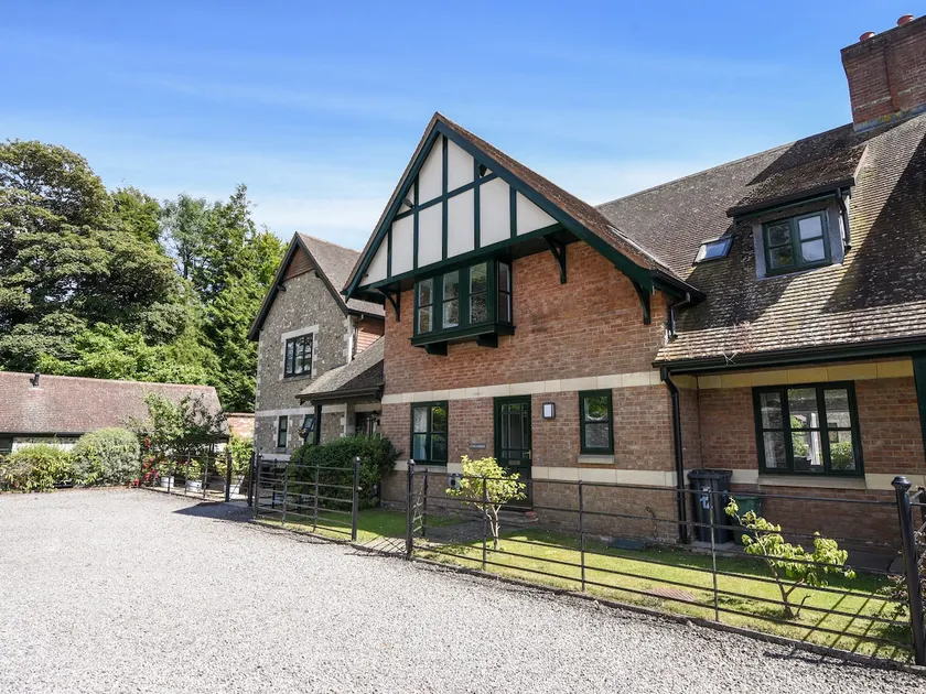12 THE GARDENS, family friendly, with a garden in Lyme Regis - Image 1