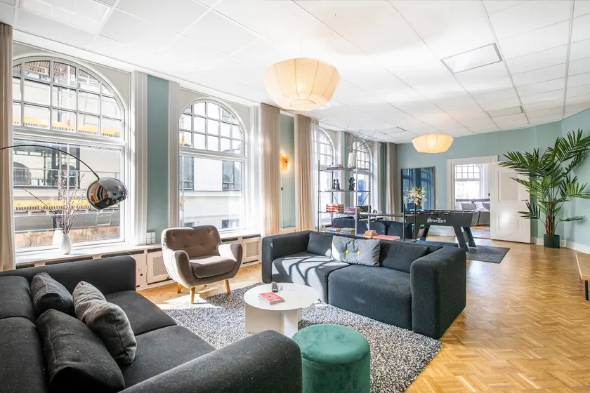 220m2 on Pedestrian Street – Fussball - Sleeps 9 - Image 1