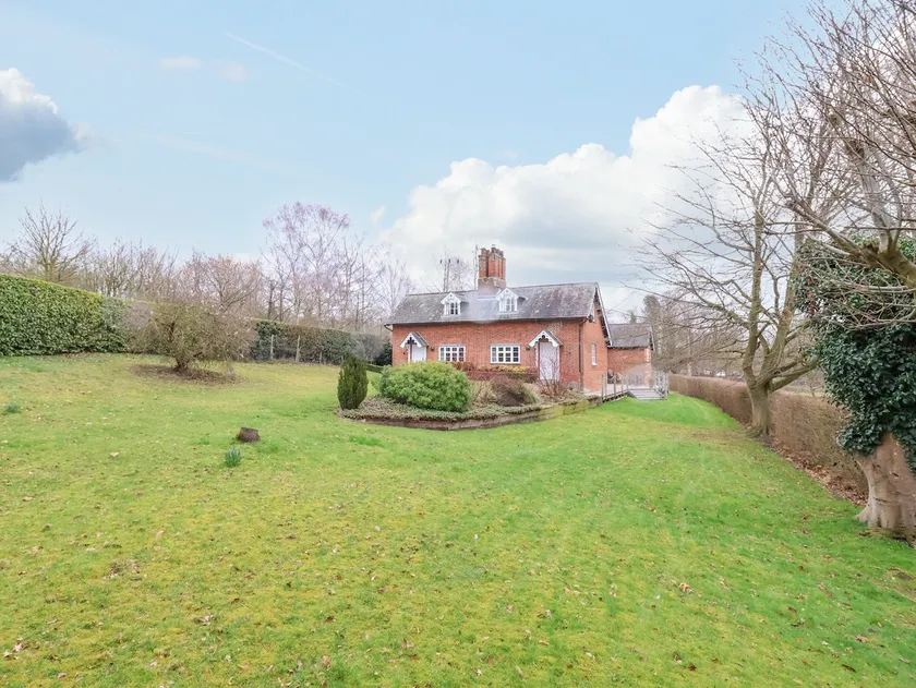 Valley Farm Cottage - Image 1