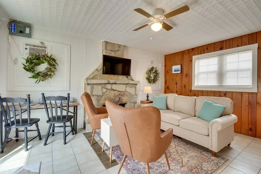 Mountain Home Cabin w/ Fire Pit < 1 Mi to Lake! - Image 1