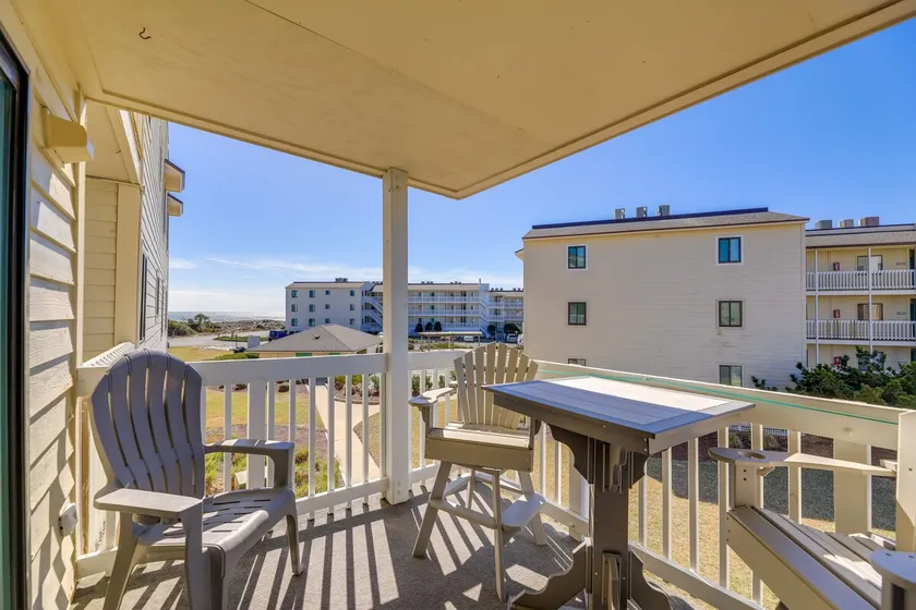 Emerald Isle Vacation Rental w/ Resort Pool! - Image 1
