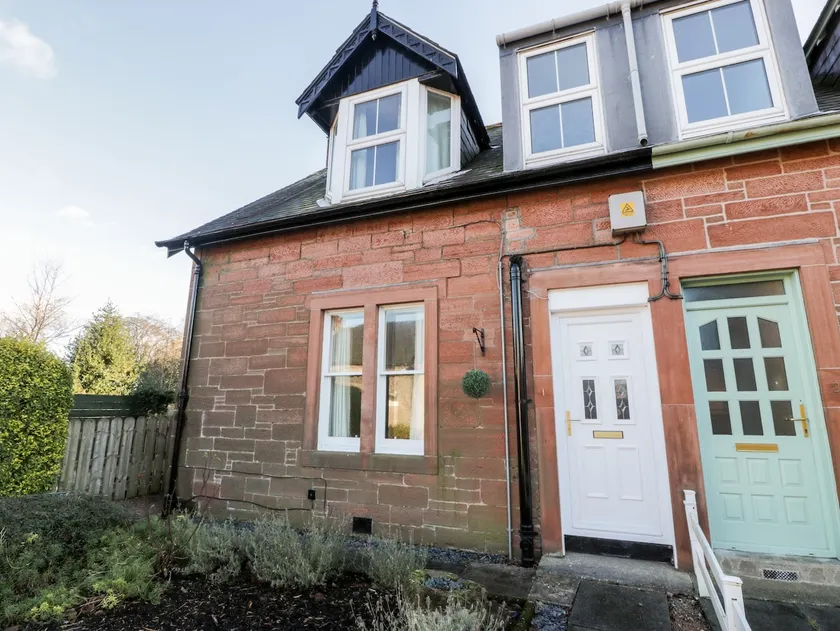 1 Alpenplatz, THORNHILL - Image 1