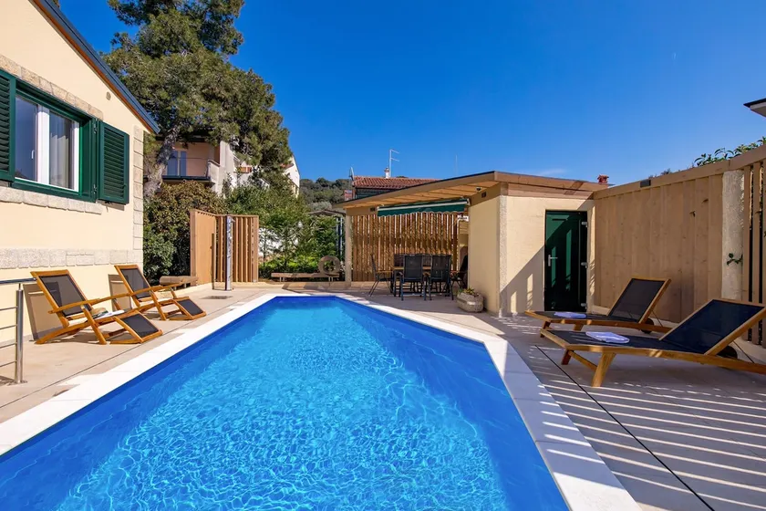 Villa Ivona with heated pool in Rovinj - Image 1