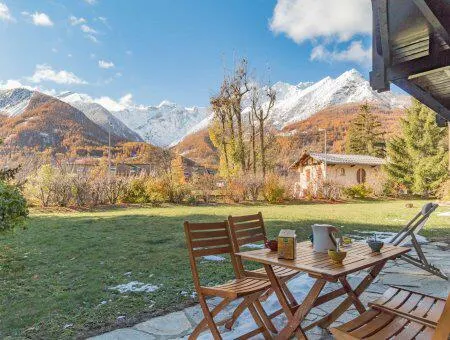 Cocoon with garden and beautiful mountain view - Image 1