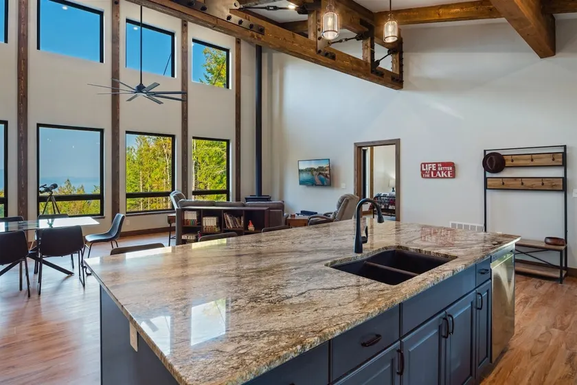 Mountain Modern Retreat | Sleeps 6 | Pet Friendly - Image 1