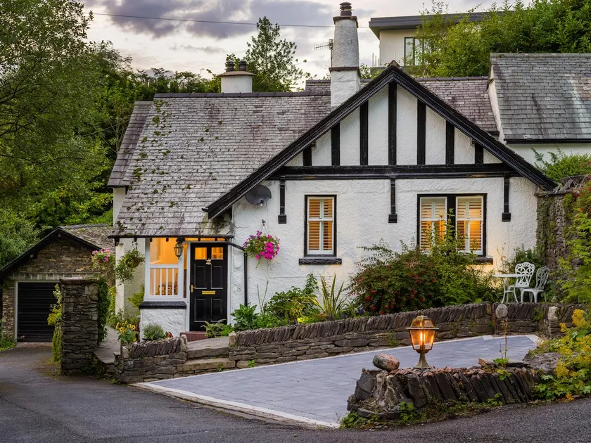 FELLSIDE LODGE, pet friendly, with hot tub in Bowness-On-Windermere - Image 1