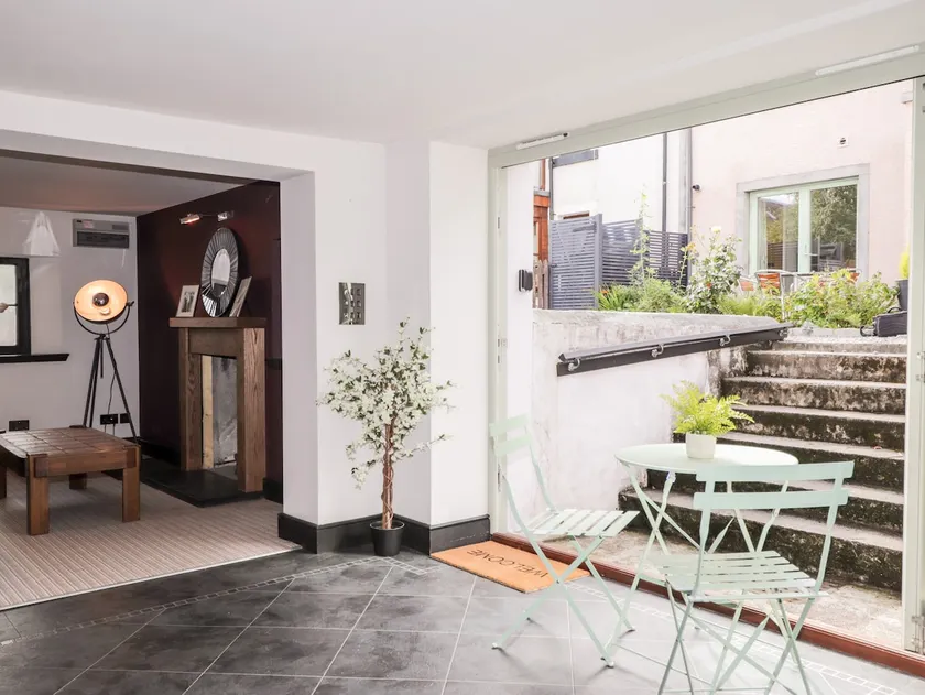 Mary Ann Apartment - Image 1