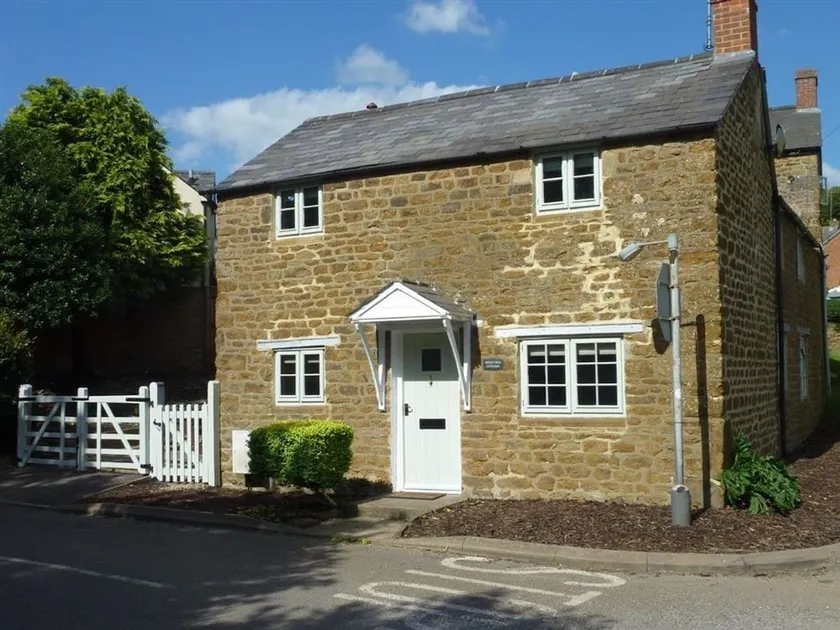 Hollytree Cottage - Image 1