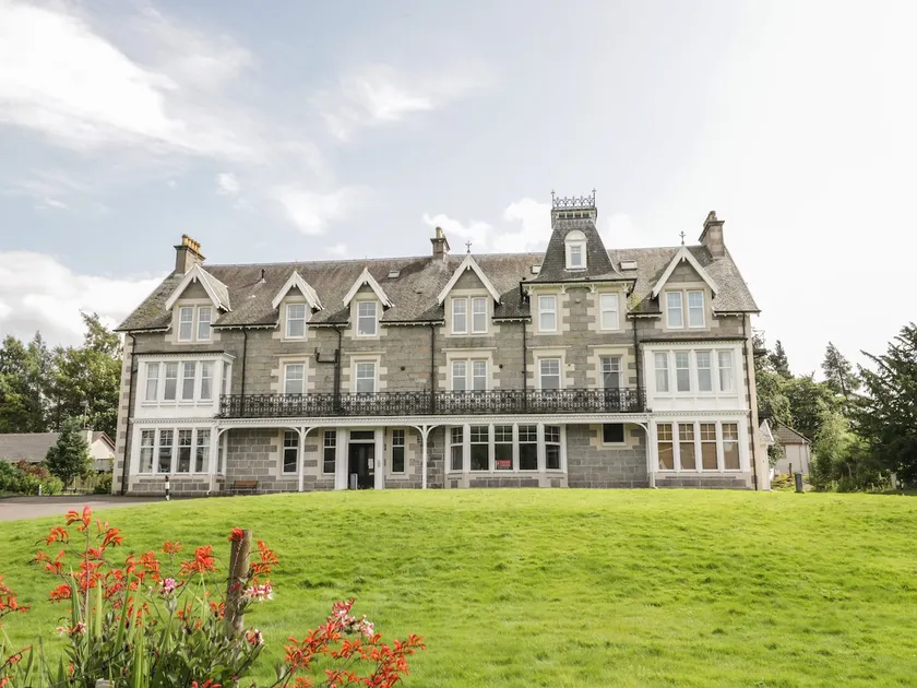10 Monarch Country Apartments - Image 1