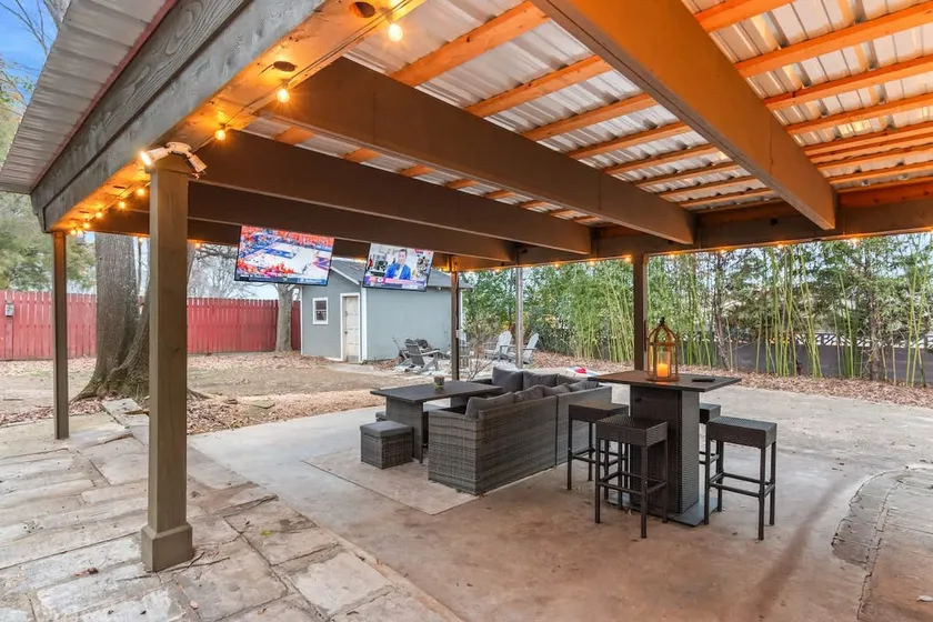 Tailgate Getaway *3 MILES TO UA* - Image 1