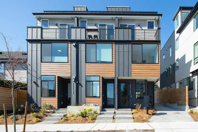 Brand New Modern Home with Seattle City View, 95 w - Image 1