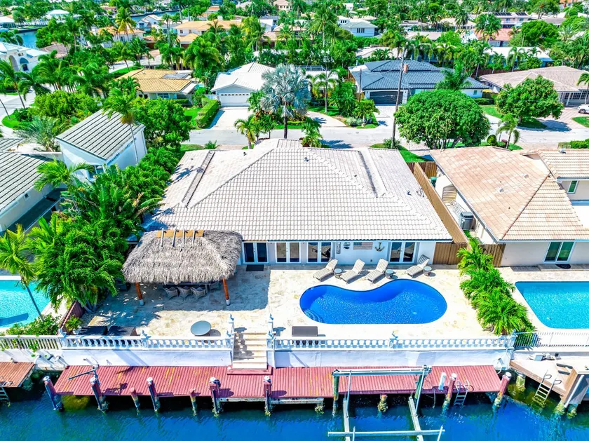 Heated Pool+Waterfront! Tiki Hut+1 Mile To Beach! - Image 1