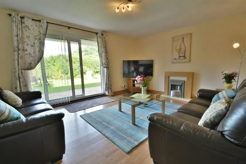 Paddocks Holiday Cottages Begonia - Image 1