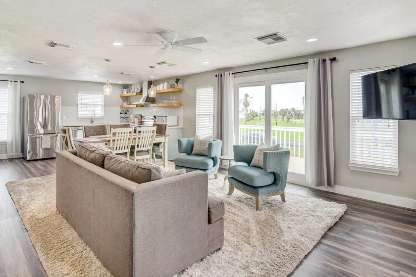 Walk to Beach & Bay: Galveston Home w/ Pier Access - Image 1
