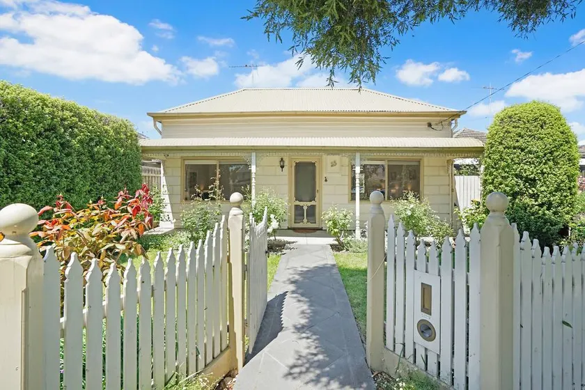 Relaxing 3BR Retreat Close to Beach Historic Port - Image 1