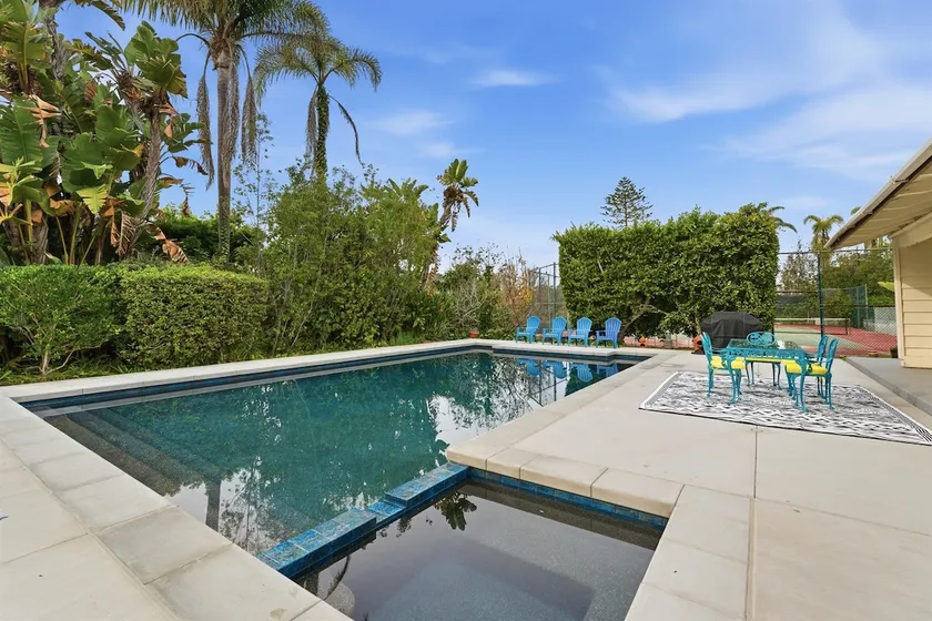 Pool, Foosball, Pool Table, Basketball Family Friendly, blocks from the beach! - Image 1