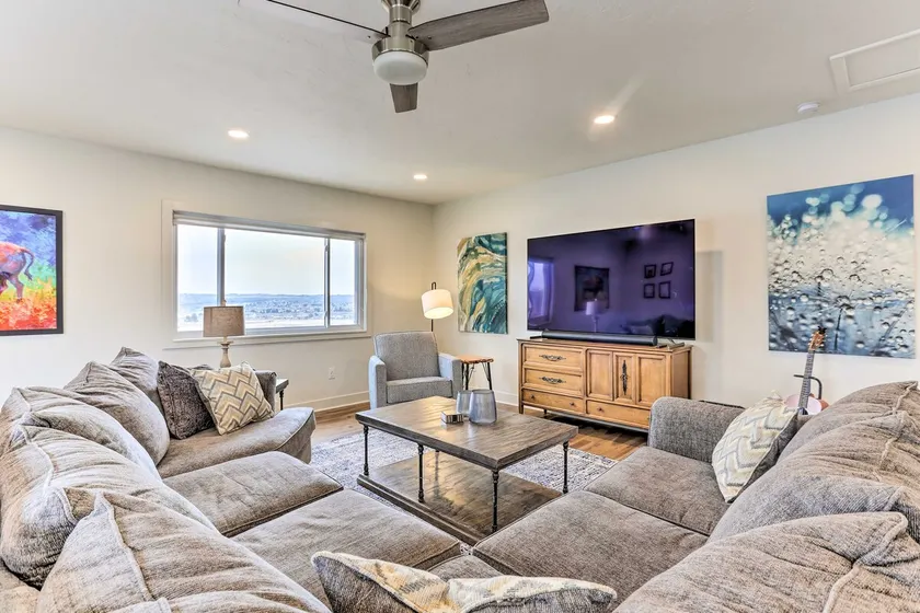 2 Mi to Dtwn Castle Rock: Home w/ Furnished Patio - Image 1