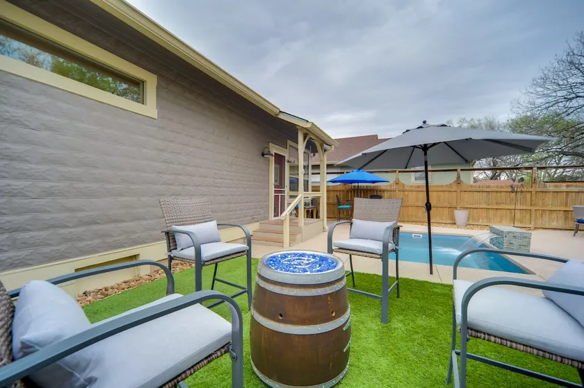 Cocktail Pool! Fredericksburg Bungalow By Main St - Image 1