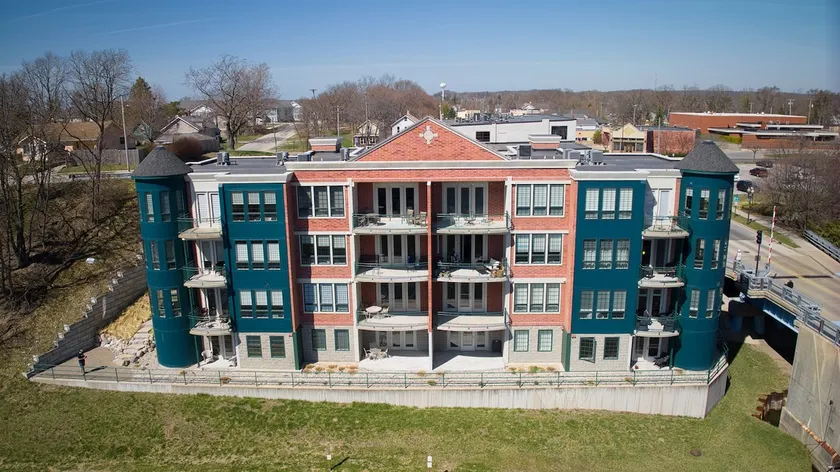 2 Bedroom River Front Condo - Image 1