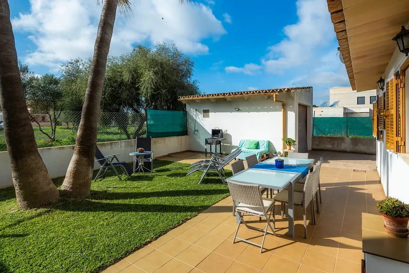 Holiday Home \"Villa Marys\" close to the Sea with Private Garden & Wi-Fi - Image 1