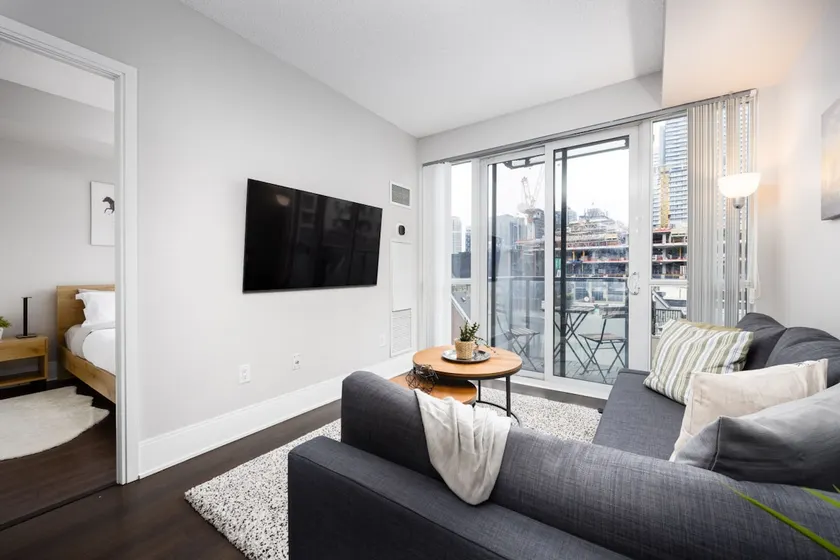 Sleeps 6 | Free Parking | Walk to Rogers Centre - Image 1