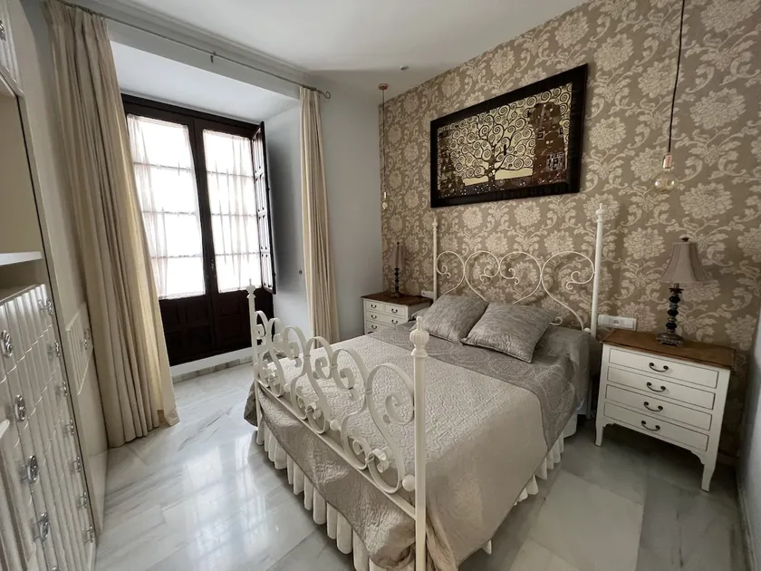 Apartment Palacio de Los Vibora Parking Gratis - Image 1