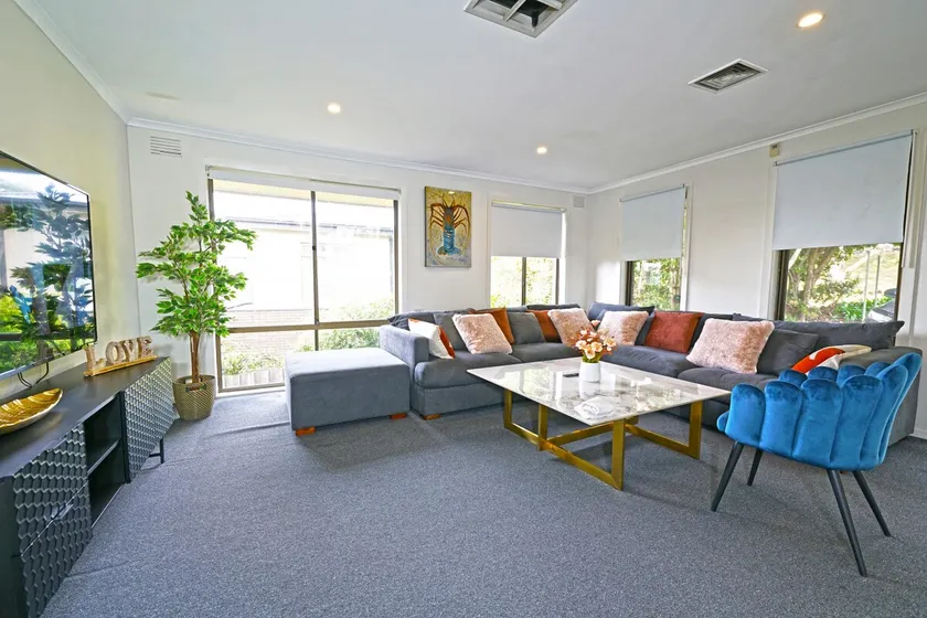 Maroondah 3BR Brick Entire Home Free Wi-Fi Parking - Image 1