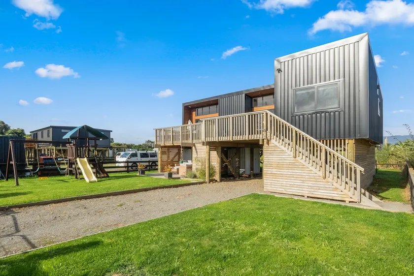 Beachside Sanctuary - Otaki Beach Holiday Home - Image 1