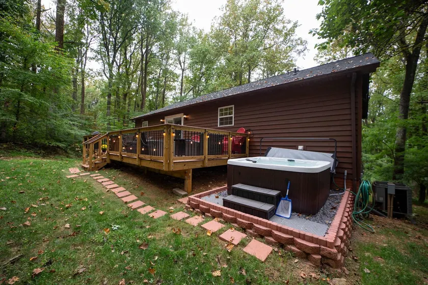 Chipmunk Hollow | Hot Tub, Grill & Fire Table - Image 1