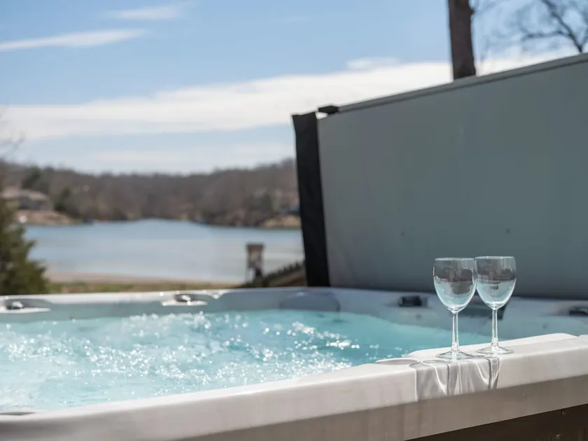 Lakefront Oasis: Hot Tub, Kayaks, & Game Room - Image 1