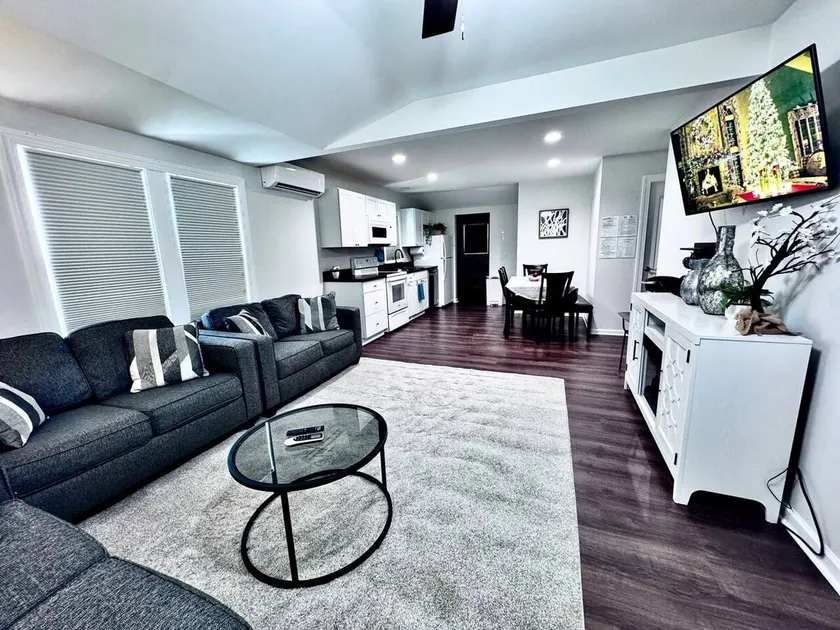 7Min To MCRD•Walk to Market•Fenced Yard for Pets - Image 1