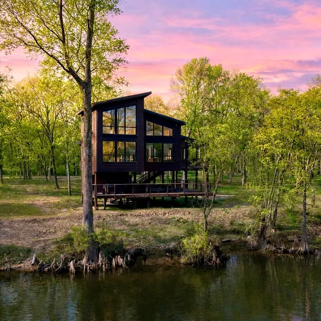 Living Waters Getaway on a River in Broken Bow - Image 1