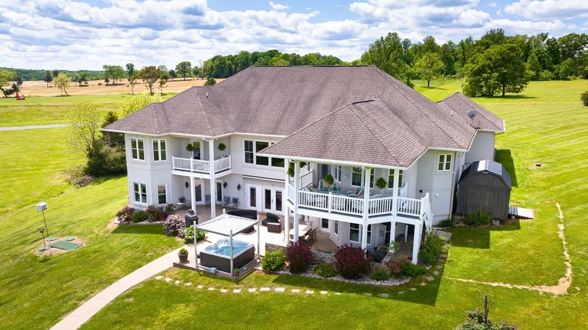 La Vita Bella at Lake Anna, Lake Front, 6000 sqft Resort Home with Hot Tub - Image 1