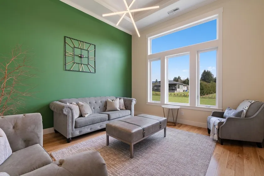 Quiet, Secluded, High End Home Near PDX - Image 1