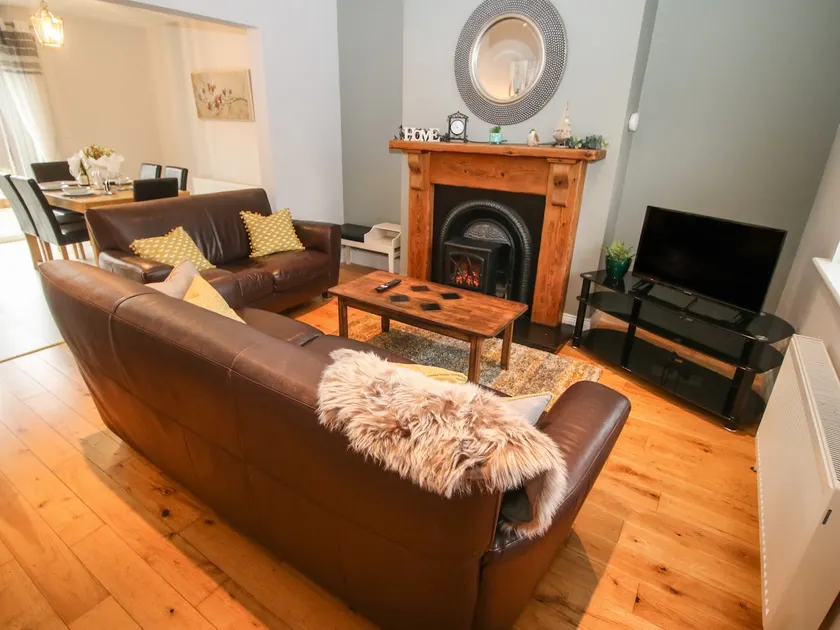 Pebble Lodge - Image 1