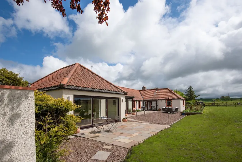 WESTWOOD COTTAGE - A spacious farm cottage close to superb East Lothian beaches  - Image 1