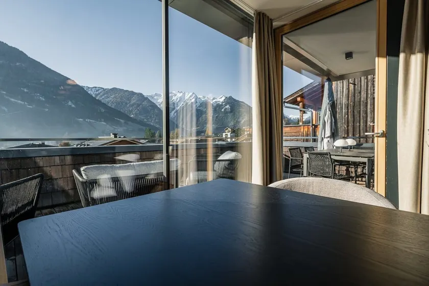 Modern apartment with balcony and access to sauna - Image 1