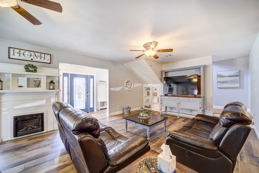 Game Room + Large Backyard: Afton Home! - Image 1