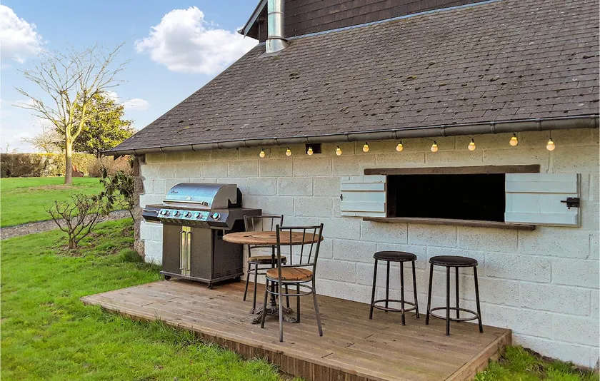 3 Bedroom Stunning Home In Saint-Brice-De-Landell - Image 1