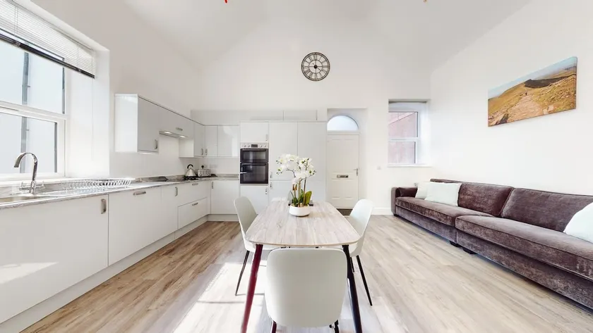 Cohost Partners | Stylish 2BR Apt with Mountain Vi - Image 1
