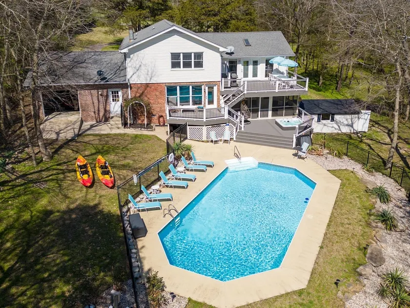 Huge Lakehouse w/Pool, Hot Tub & Fire Pit! - Image 1
