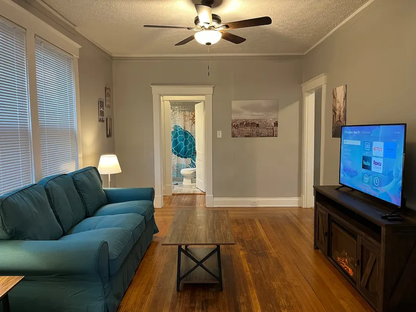 Rolston 1 Bedroom House near Xavier, Downtown - Image 1