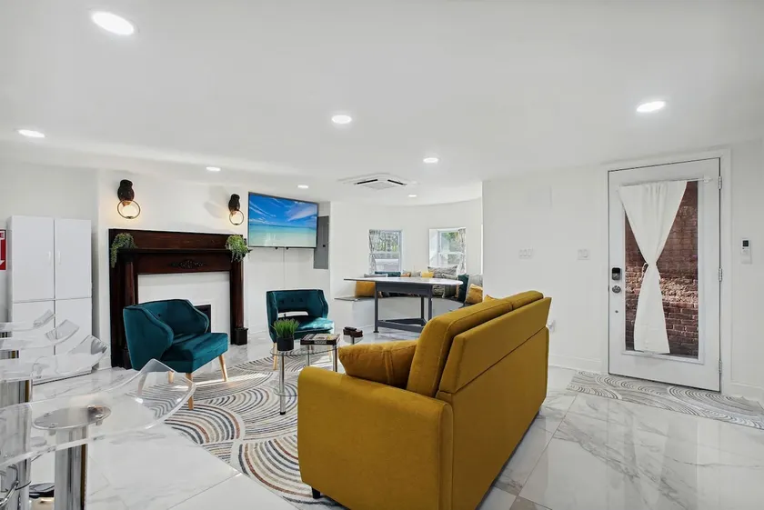 GardenLevel 4BR/2.5BA-Parking+By Convention Center - Image 1
