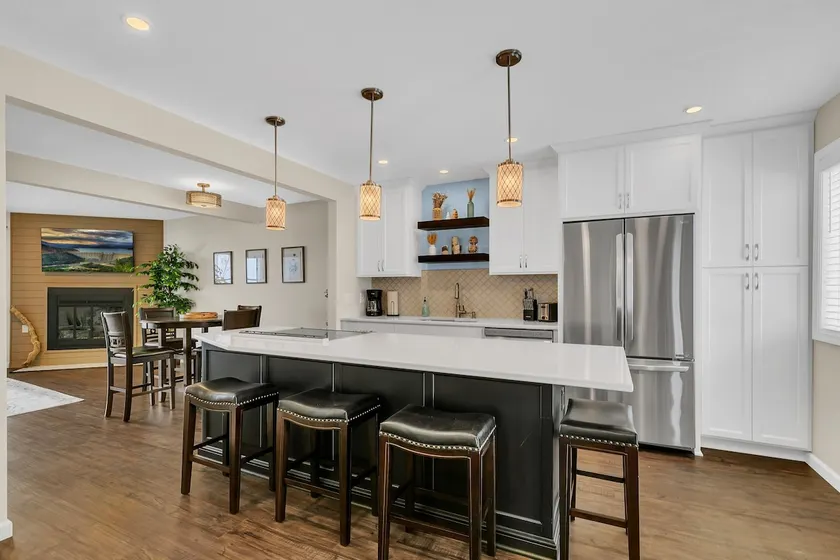 Beautiful Newly Renovated 3 BR Lakeside Cottage - Image 1