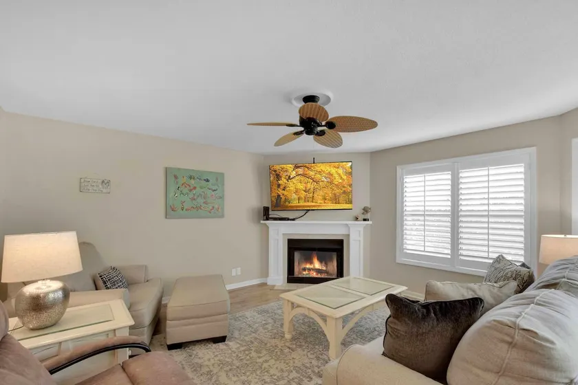2Br/2Ba Condo walking didstance to pier/village area - Image 1