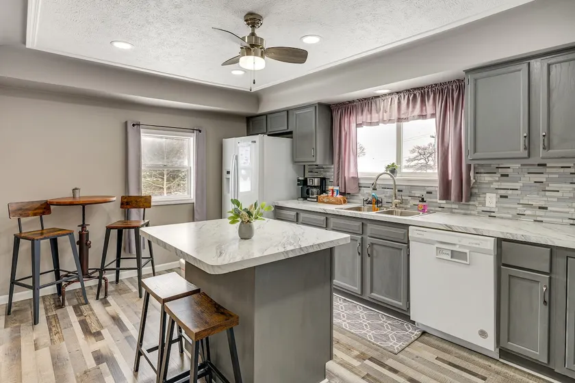Charming Curtis House: Large Deck w/ Lake View! - Image 1