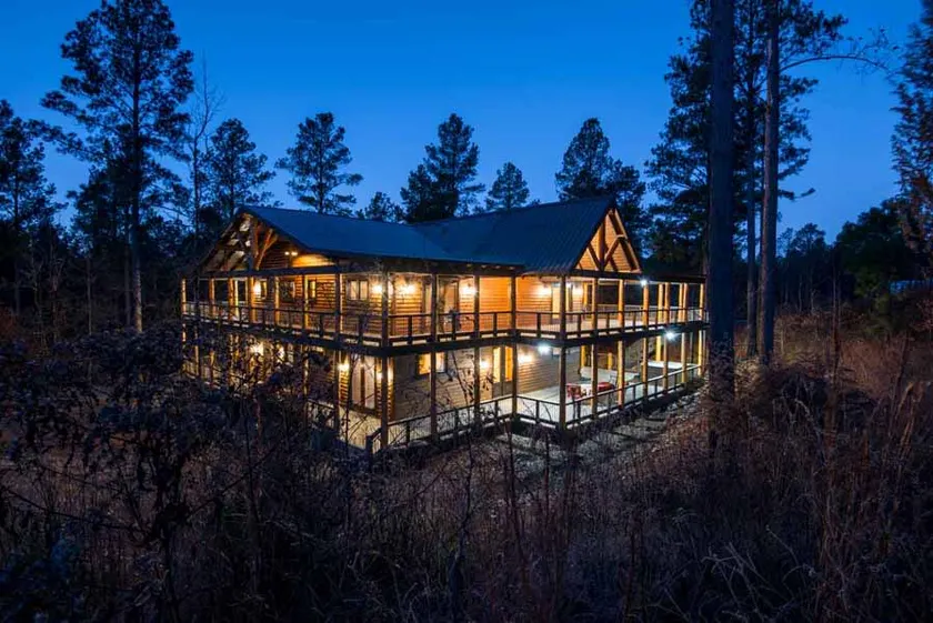 Deck-A-Saurus: Sleep 20, w/hottub, WIFI, Pets - Image 1
