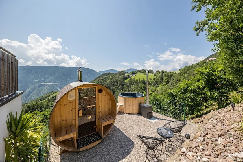 Apartamento con internet de alta velocidad, terraza y jardín | Vistas a la montaña - Image 1